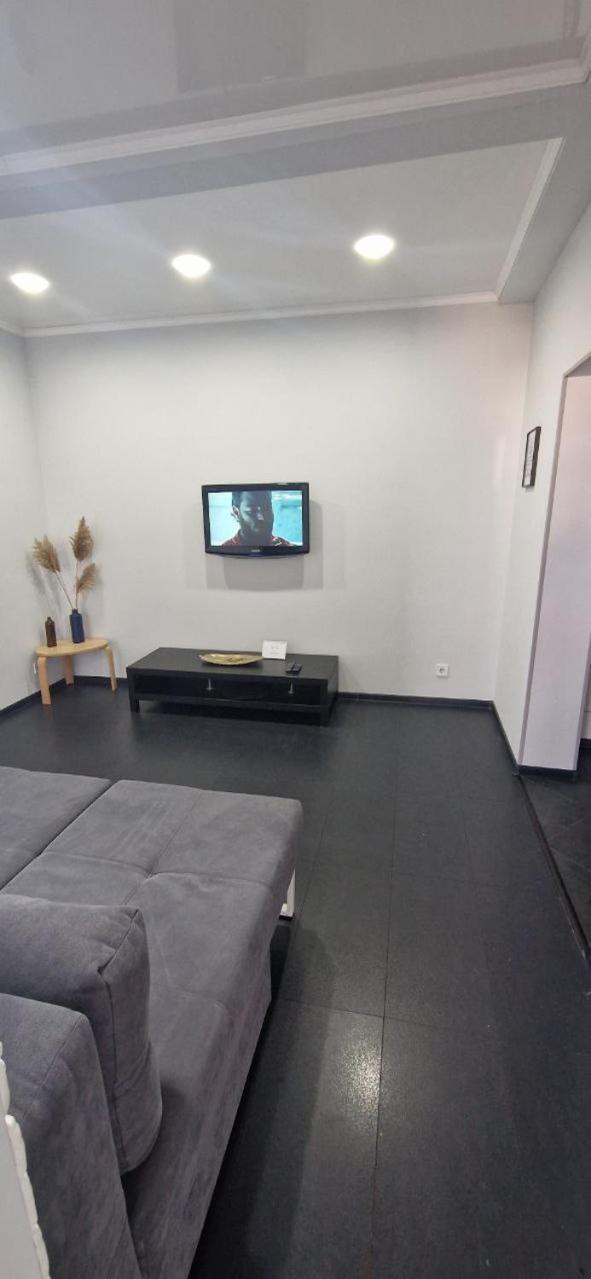 Modern Apartment In The Center Of Town Chişinǎu Buitenkant foto